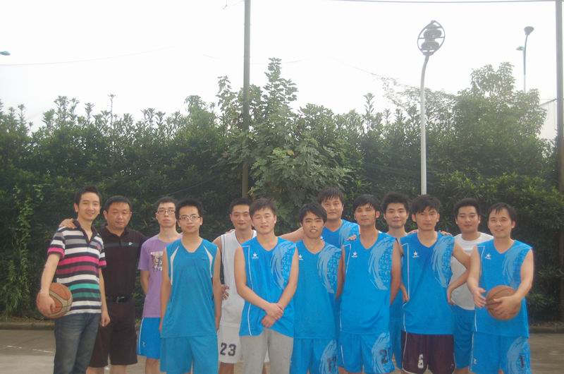 
                            用汗水書寫球場激情，用拼搏捍衛(wèi)友旺榮譽(yù)——記友旺VS納晶科技的籃球友誼賽