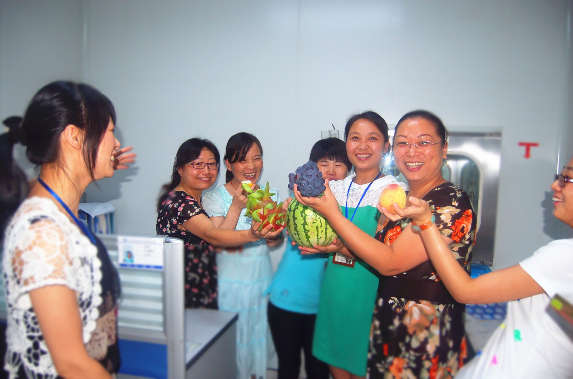 
                            開心農(nóng)場活動評比結(jié)束，在歡聲笑語中分享勝利果實