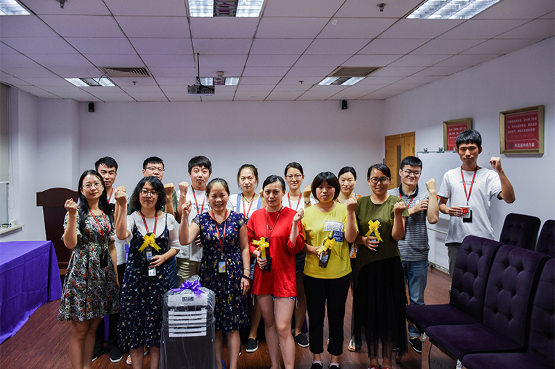 我公司健康達(dá)人協(xié)會開展夜跑打卡活動