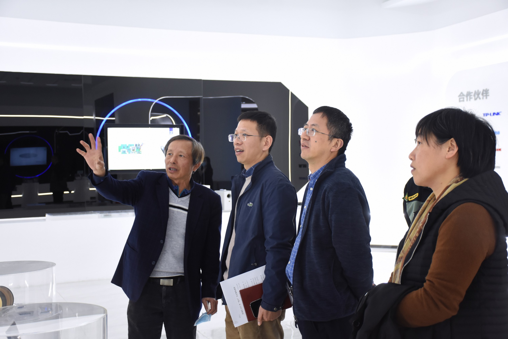 
                            西湖區(qū)直機(jī)關(guān)工委等領(lǐng)導(dǎo)一行蒞臨我公司走訪(fǎng)調(diào)研